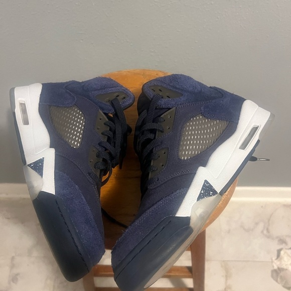 Jordan Navy and White Athletic Shoes Retro 5 SE Midnight Georgetown - Picture 6 of 9